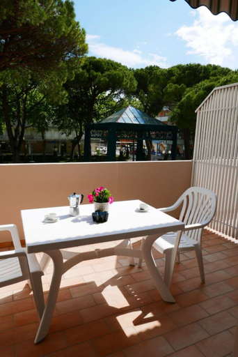 Terrace/patio, Bright Flat With Large Balcony in Bibione, Venezia
