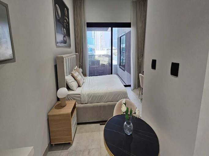 Room 5, Luxury Studio in Jumeirah Village Circle, Dubai