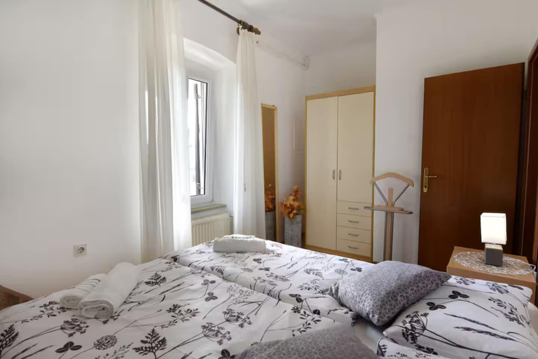 Room 4, Bright Flat With sea View Terrace, Umag