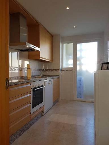 Private kitchen, Top Floor Apt Close To Duquesa, Málaga