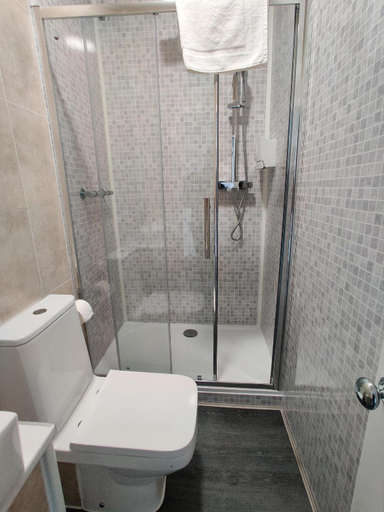 Bathroom 4, Boscombe Spa Hotel, Bournemouth