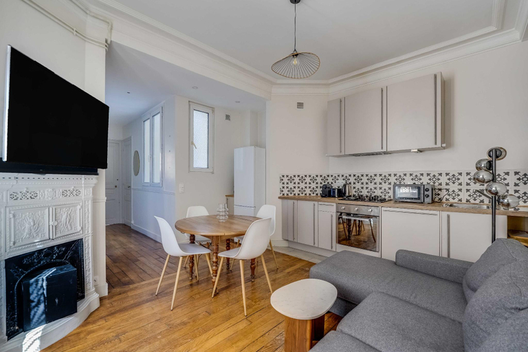 2, 2BDR/4P apartment near Batignolles, Paris