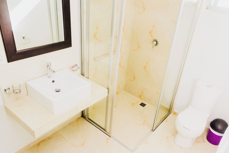 Bathroom 4, Superior Studio 20 Aquamarina Suites, Cozumel