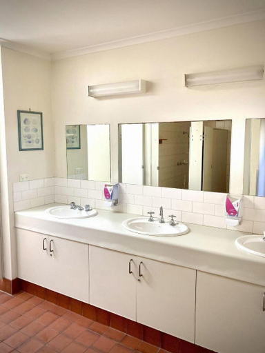 Bathroom 3, Cobb & Co Lodge, Queenscliffe