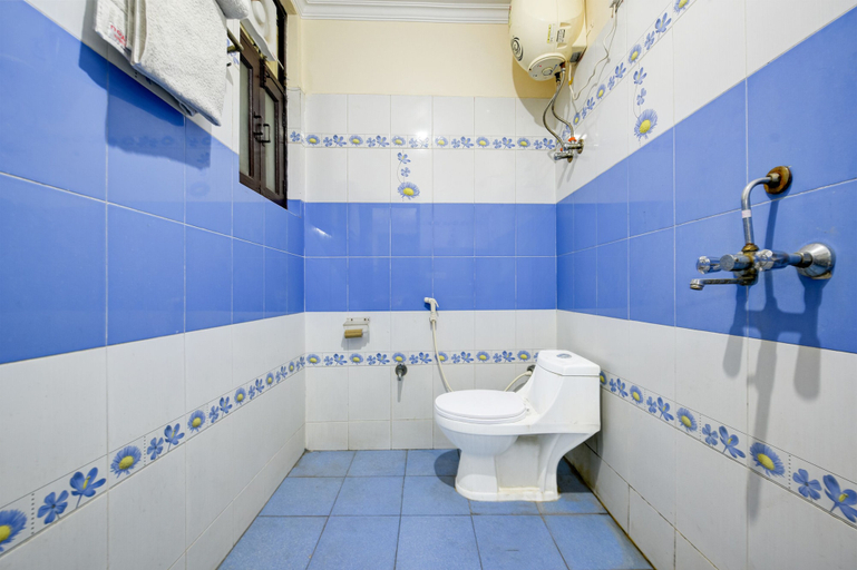 Bathroom 5, Room-hotel Mayank Plaza-near IGI Airport, Delhi