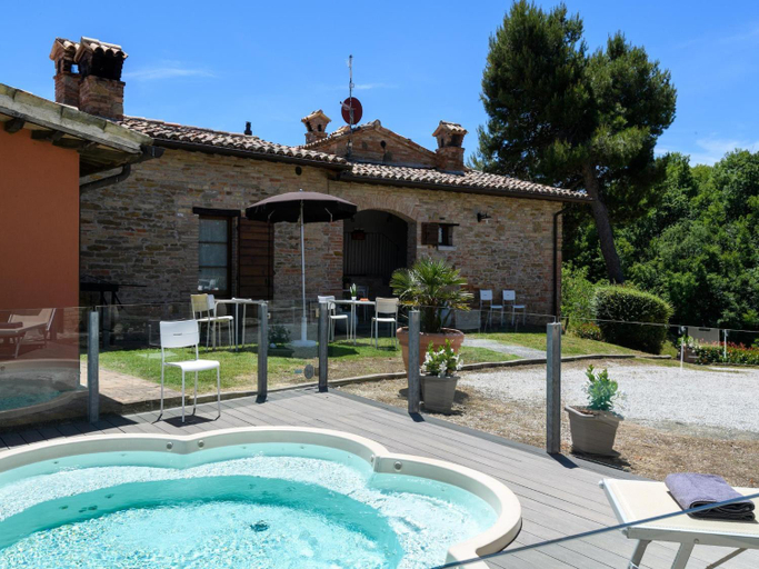 Sport & Beauty, Apartment in Sant'Angelo near Medieval Town, Pesaro E Urbino