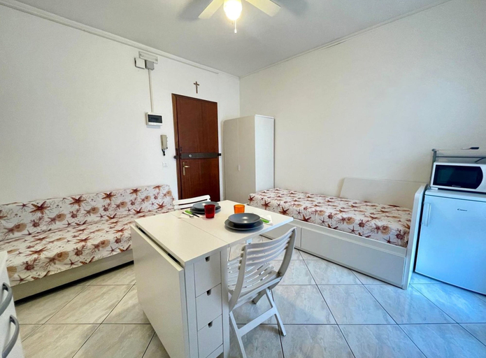 Interior 2, Studio With Balcony by the Beach, Venezia