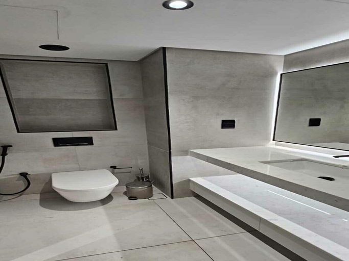 Bathroom 3, Luxury Studio in Jumeirah Village Circle, Dubai