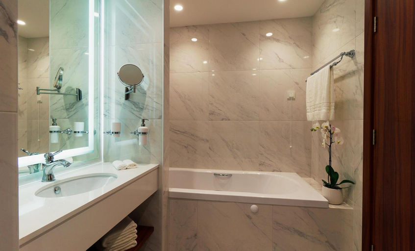 Bathroom 5, Astor Garden, Varna