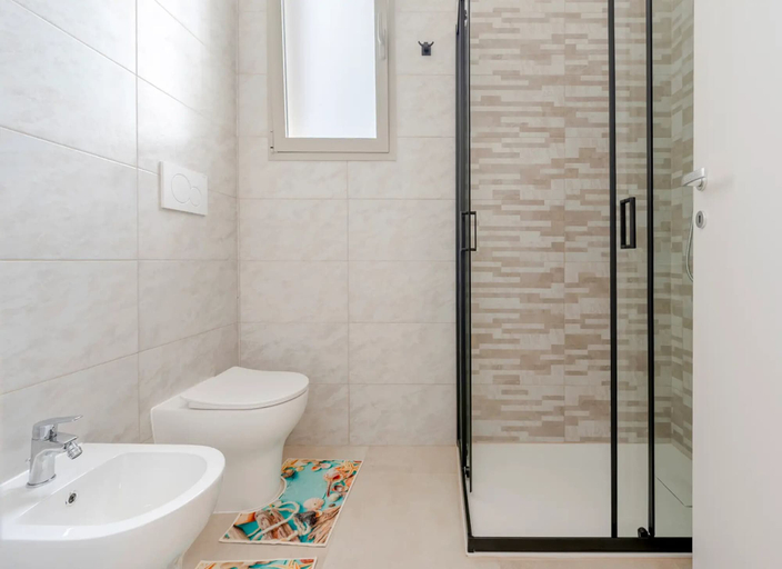 Bathroom 3, Monolocale Riva Wi-fi, Clima e Giardino a Torre Lapillo, Lecce