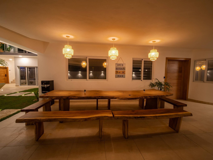 Dining 2, 14 BR Getaway 2 Mins From Sosua Action!, Sosua