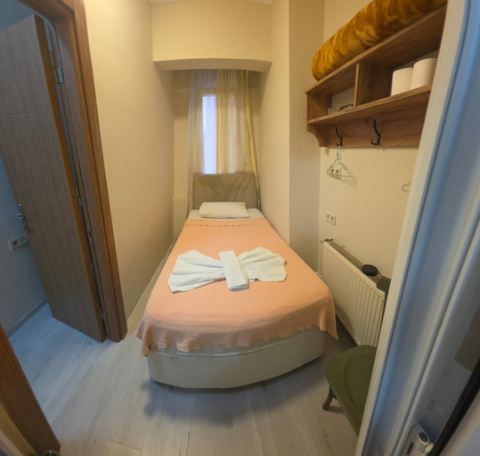 Bedroom 2, Birol Hotel, Beyoğlu
