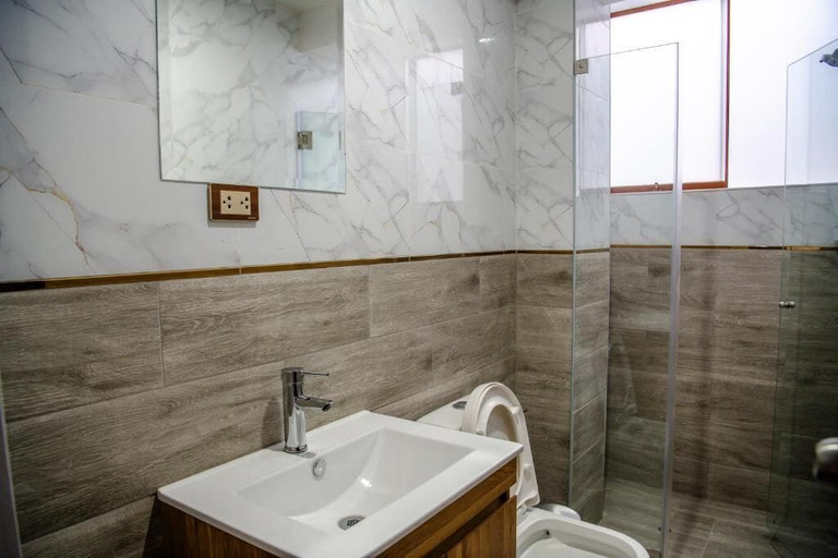 Bathroom 2, Hotel Terranova, Abancay