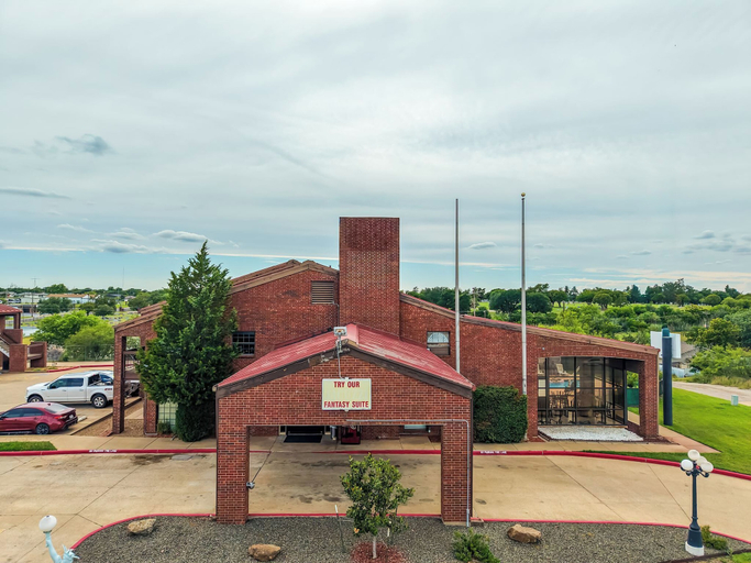 Exterior 4, THE LODGE AT THE FALLS, Wichita