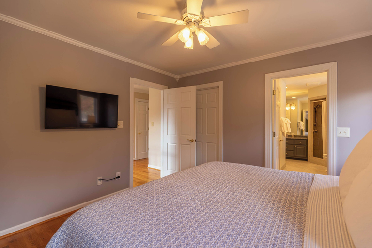 Interior 5, Mountain Gem Huge Home 7 Mins to Boone With Hot Tub, Pool Table & Views!, Watauga