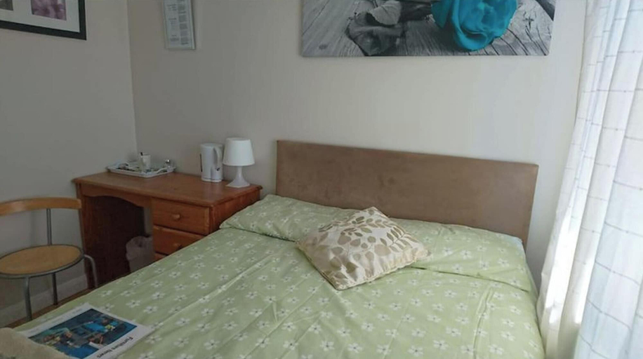 Bedroom 3, Double Room private shower room deg-yr, London