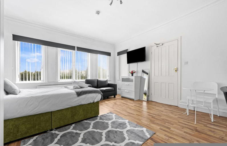 Room 3, Leeds City Studio Stay Ensuite Kitchenette Street Parking, Leeds