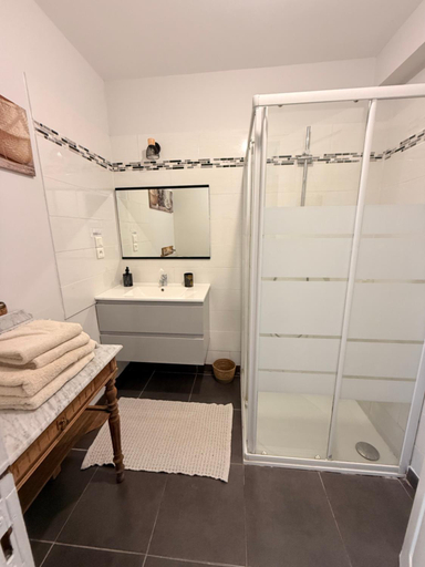 Bathroom 2, Chambres d'hotes villa du Sieck plage piscine, Finistère
