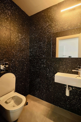 Bathroom 4, Luxury 2BR l Parking l Balcony l Mamad