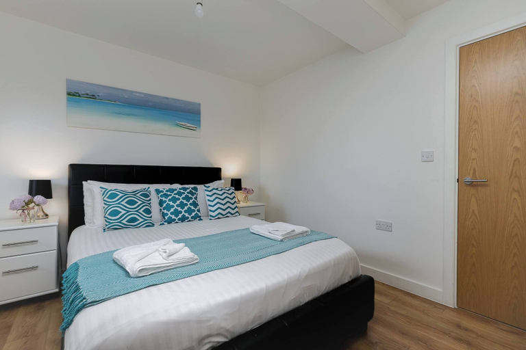 Bedroom 2, Skyvillion 1bed Enfield Flat W Balcony & Parking, London