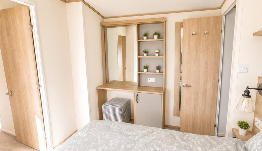 Room 2, Tattershall Lakes - Hot Tub - Sleeps 6 - Pets, Lincolnshire