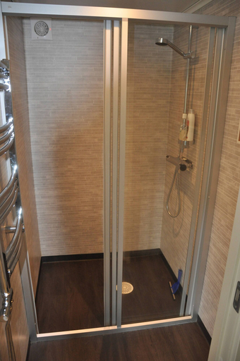 Bathroom 2, Apartment Linné Hotel & Guest House Björkelund, Älmhult