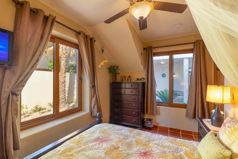 Room 4, Less Than 5 Minutes From the Beach and Community Pool!, Comondú
