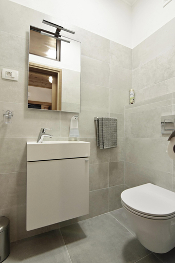 Bathroom 2, Holiday Home With Garden and BBQ in Umag, Umag