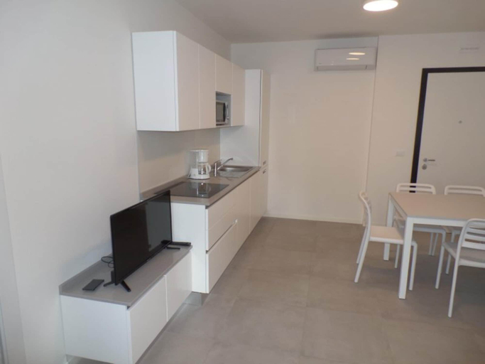 Interior 4, Modern Two-bed Flat With Shared Pool and hot tub, Venezia