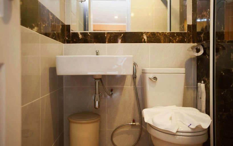 Bathroom 4, Family Hotel, Muang Khon Kaen