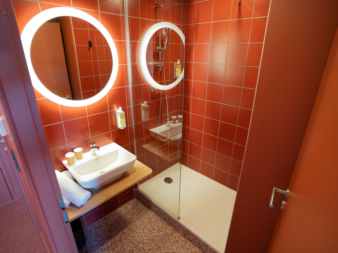 Bathroom 4, greet hotel Montpellier Aéroport Parc des Expos, Hérault