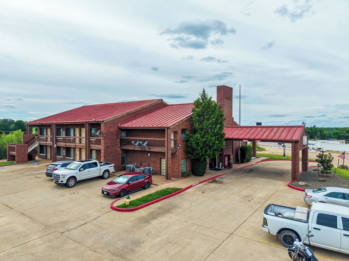 Front of property, THE LODGE AT THE FALLS, Wichita