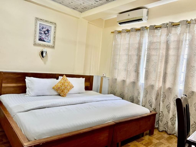 Room 2, Hans Cottage Botel, Cape Coast