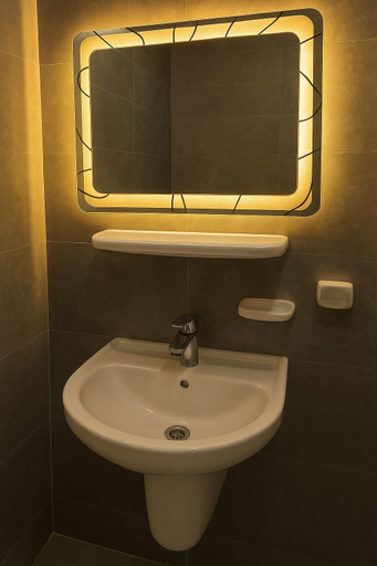 Bathroom 2, 1Relax in a Fully Equipped Beachfront Chalet, Al-Manasrah