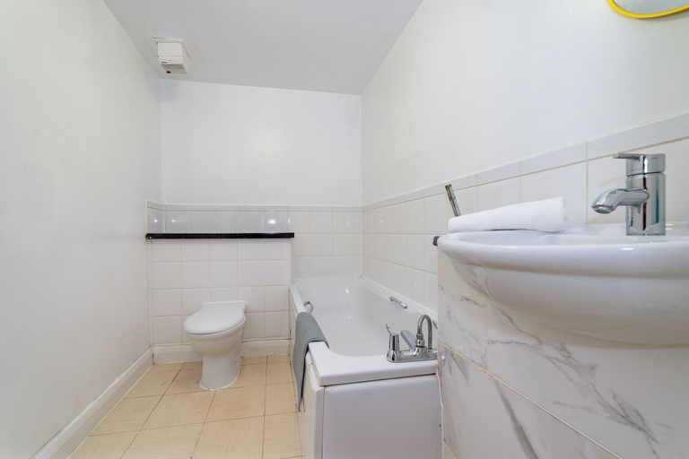 Bathroom 4, Stylish 2 - Bed Manning Gardens, London
