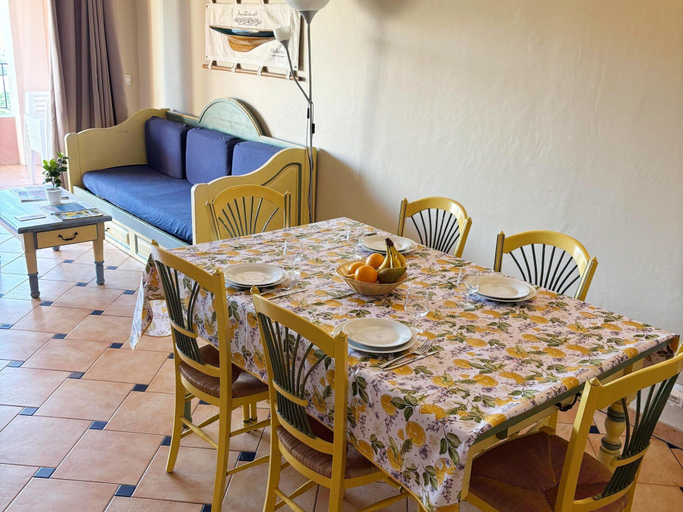 Dining 2, Riviera Apartment by the Beach, Var