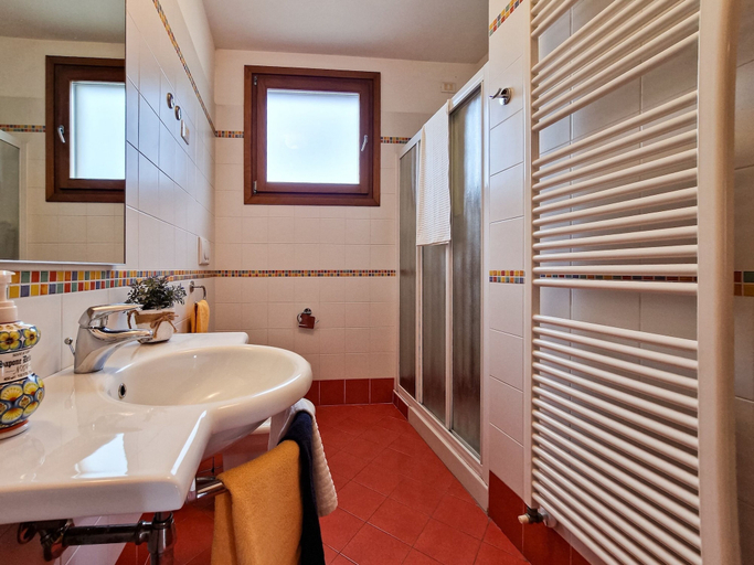Bathroom 4, Bright Apartment With Swimming Pool, Venezia