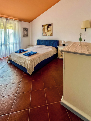 Room 5, House 10 minutes by car from the beach, Olbia-Tempio