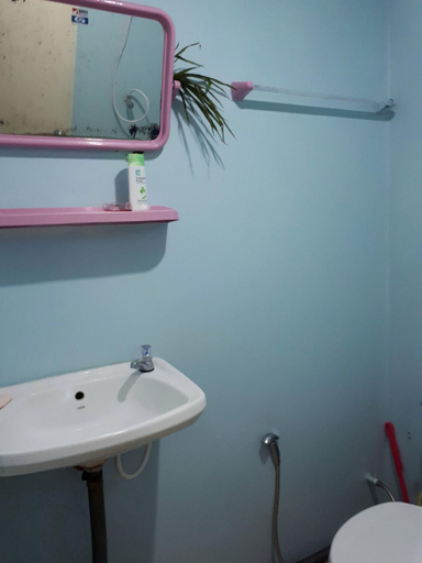 Bathroom 3, Baan Khunyaichuea, Amphawa
