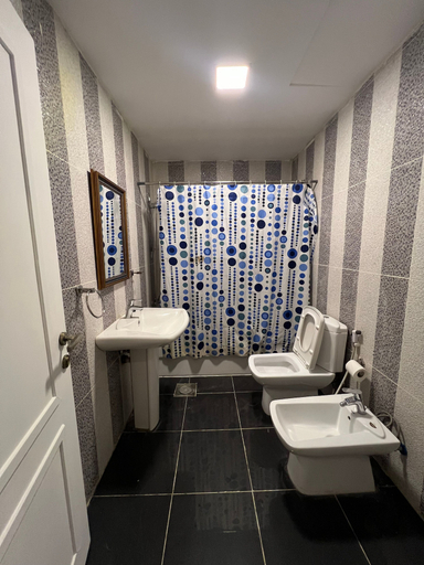 Bathroom 3, 3 Bedroom Apartment Of 200m JRE, Salt