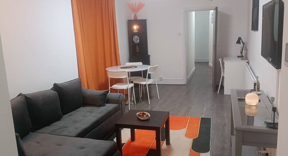 Living room 4, Modern & Stylish Retreat 15 Mins to Central London, London