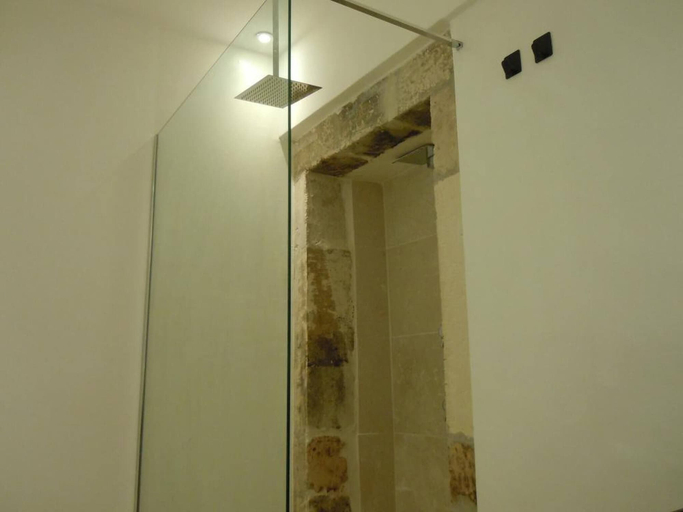 Bathroom 4, Luxury Apartment in Historic Ortigia, Syracuse, Syracuse