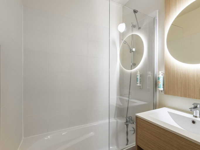 Bathroom 5, Aparthotel Adagio Access Paris La Villette, Paris