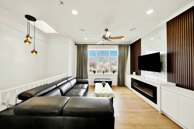 Living room 2, Three Bedroom Home Near YVR and Skytrain, Downtown Vancouver, Greater Vancouver