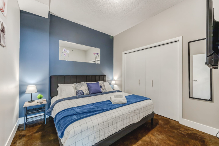 Interior 5, Modern Condo w/ Balcony - Steps From Stampede Park, Division No. 6