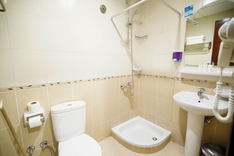 Bathroom, Nebras Elhoda, Makkah