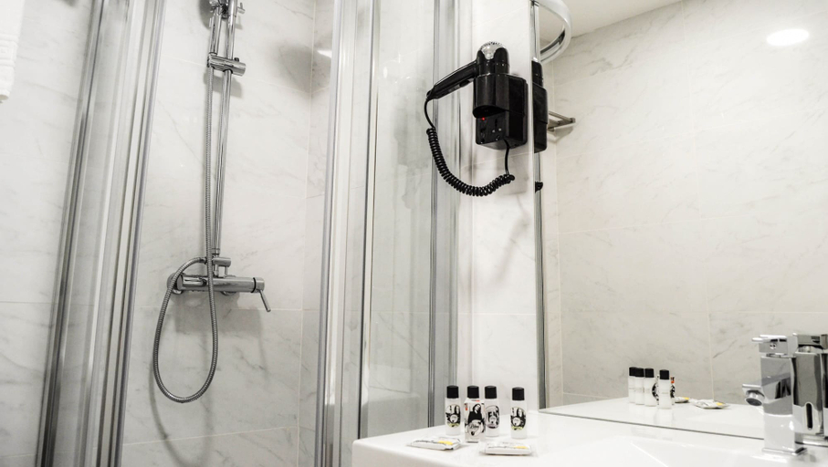 Bathroom 5, Bairro Alto Suites, Lisbon