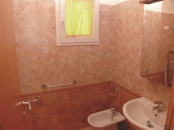 Bathroom, Residence With a Pool and Garden in Bibione, Venezia