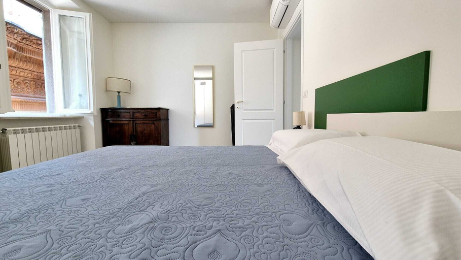 Room 2, Piazza Vecchia Boutique Apartment, Bergamo