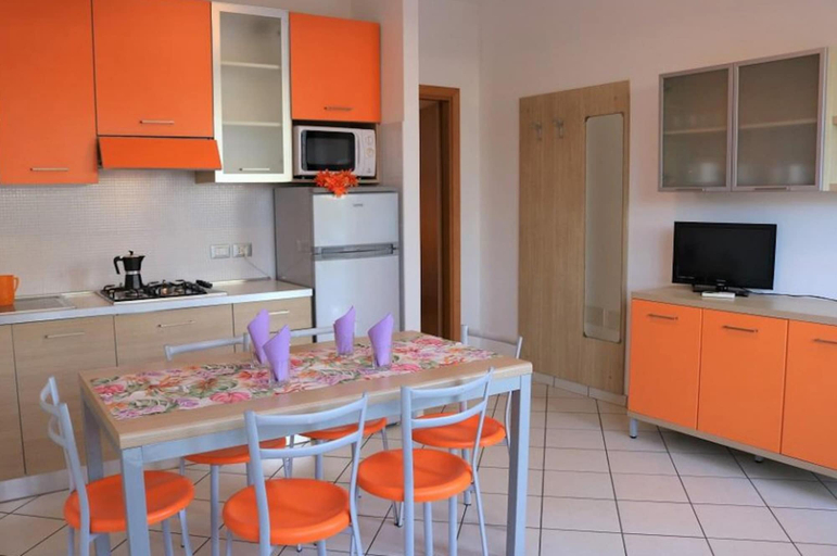 Dining room 2, Enjoy a Flat Surrounded by Pools, Venezia